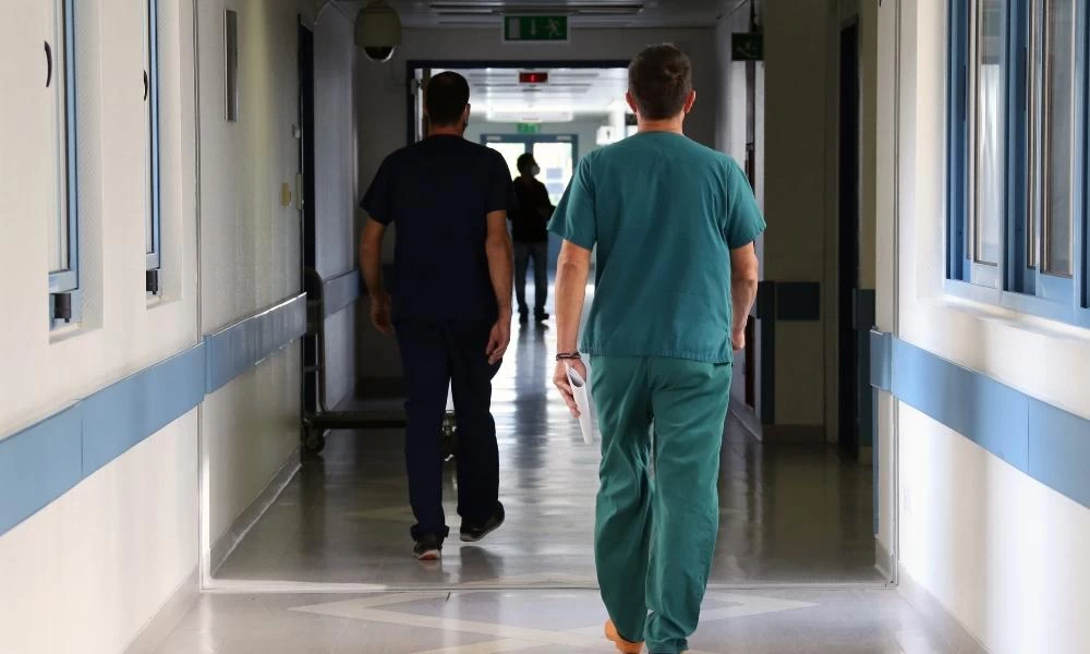 Σέρρες: Ανεμβολίαστος πήγε να πιάσει δουλειά σε νοσοκομείο